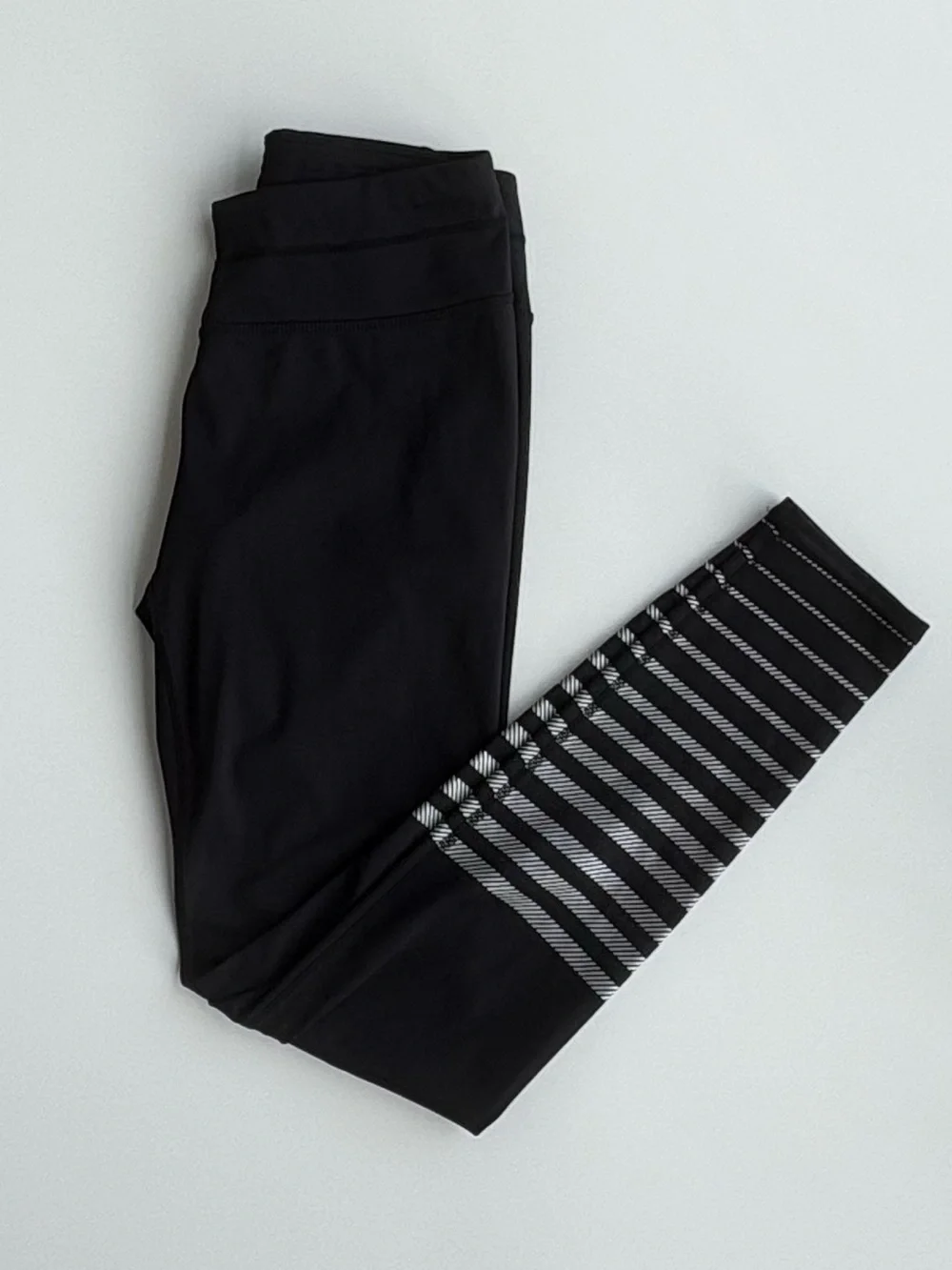 Athleta Black Full Length Silver Shine Strip Leggings. Women’s Size Small